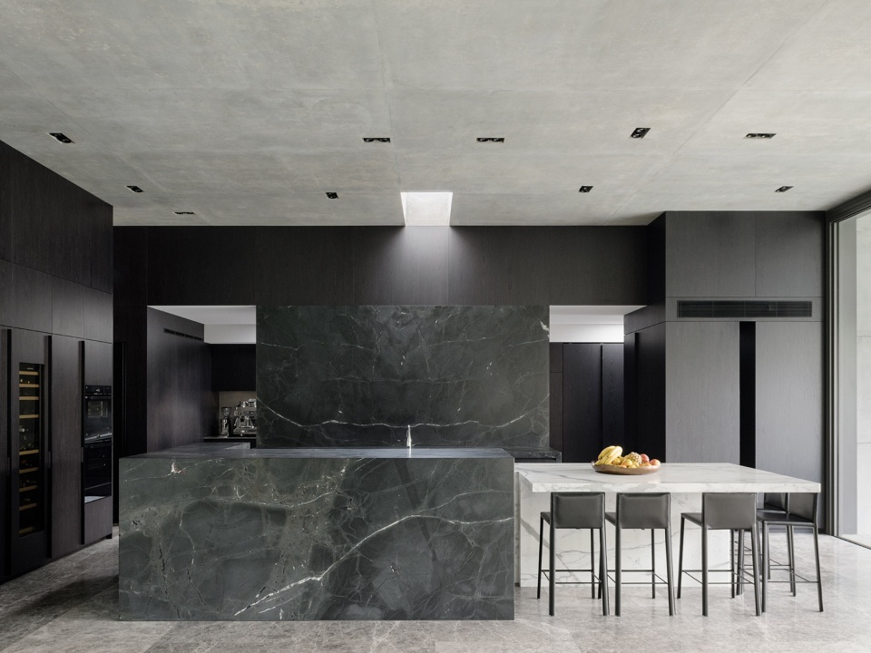 adelaide street house by robert simeoni architects