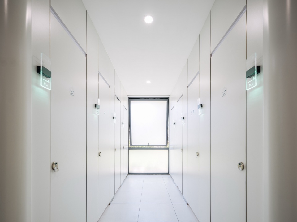 The Xuhui Toilet by VIASCAPE design