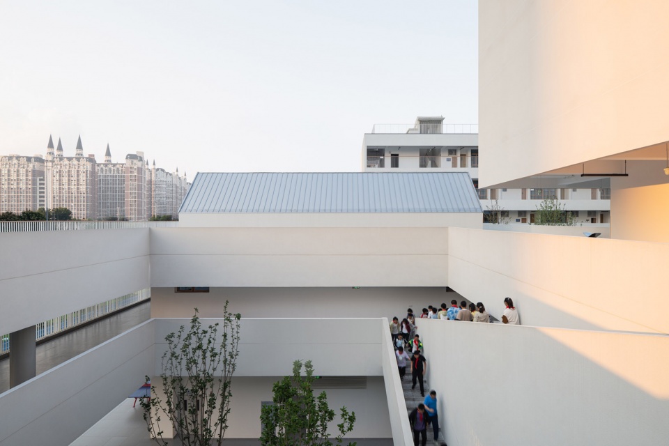 chengdu haiyang road middle school by changwu architects