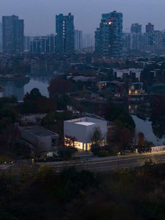 Yearly Plan House by HUI PAN ARCHITECTS