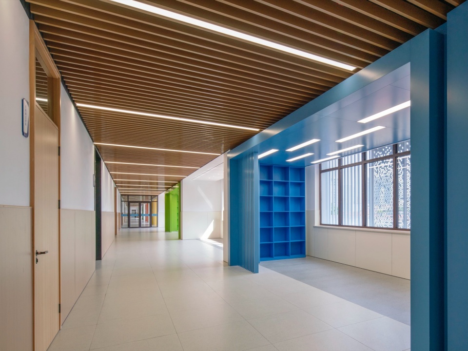 A Campus Lifted in Density Shanghai Xuhui Yuannan Middle School