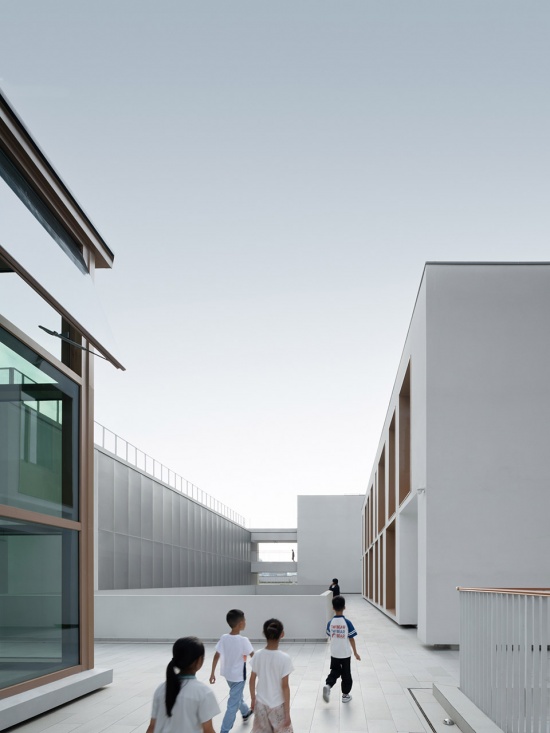 chengdu haiyang road middle school by changwu architects