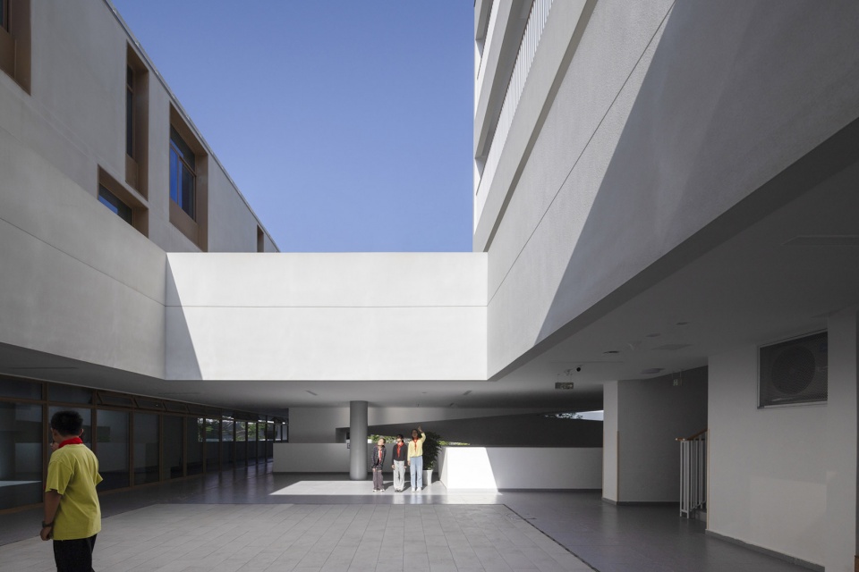 chengdu haiyang road middle school by changwu architects