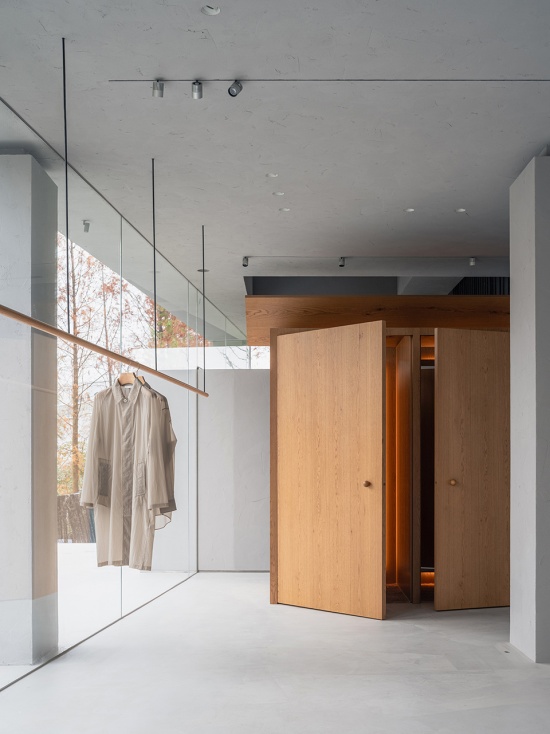 Yearly Plan House by HUI PAN ARCHITECTS