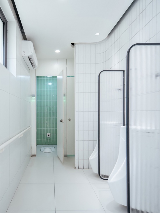 The Xuhui Toilet by VIASCAPE design rfz
