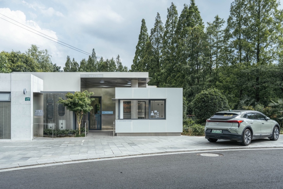 The Xuhui Toilet by VIASCAPE design