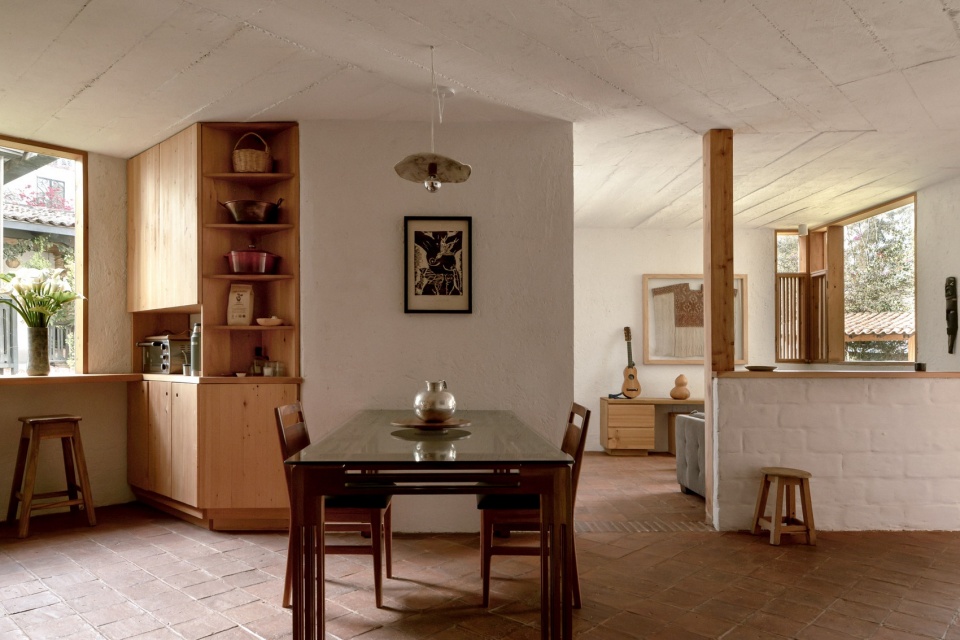 相互连通的起居与餐饮空间,connected living and dining spaces