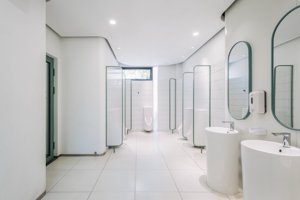 The Xuhui Toilet by VIASCAPE design
