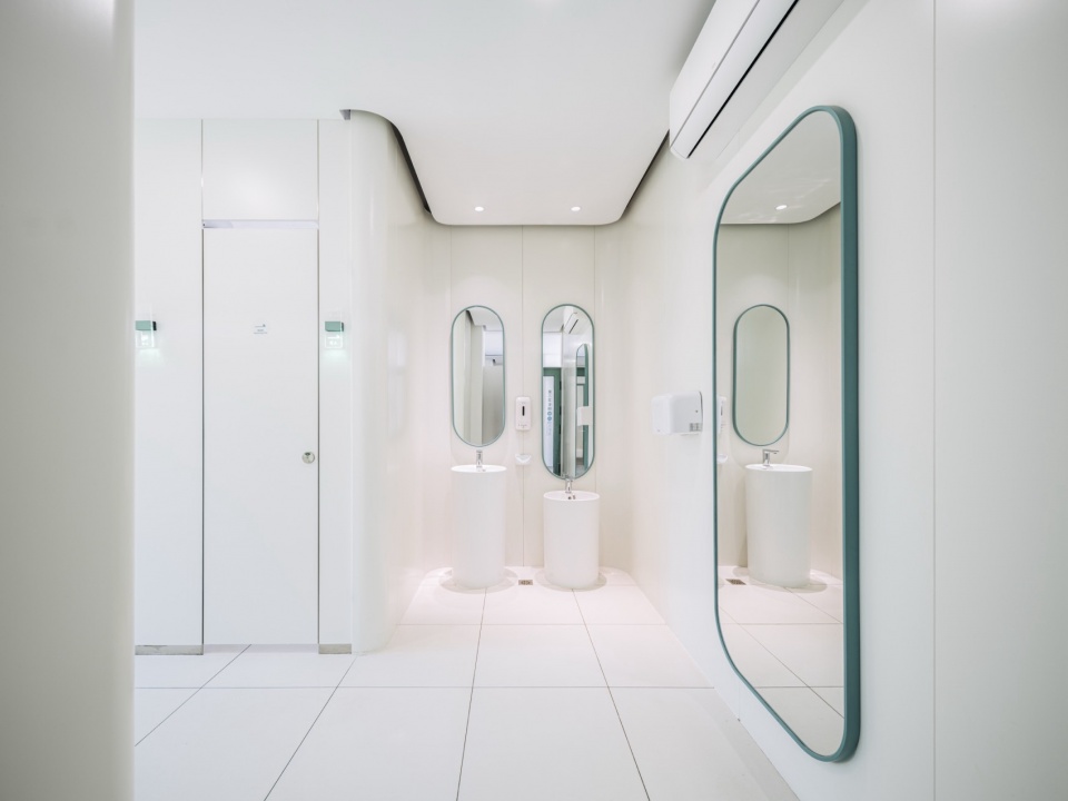 The Xuhui Toilet by VIASCAPE design