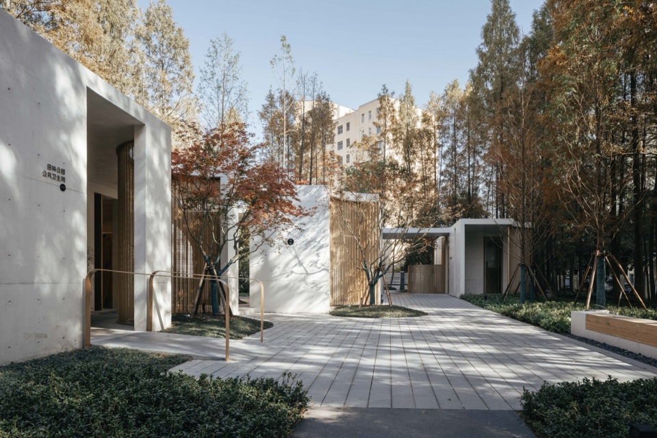 The Xuhui Toilet by VIASCAPE design