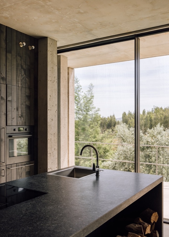 厨房与室外景观 / kitchen and the landscape beyond