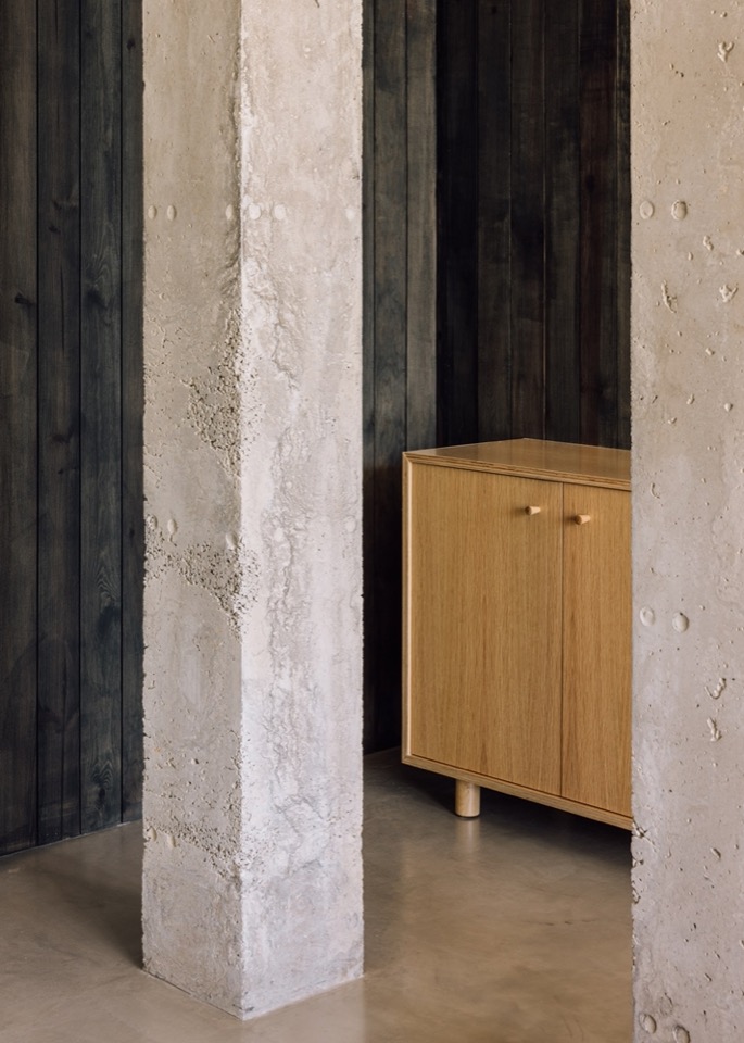 柱体与木柜细部 / detail of columns and timber cabinet
