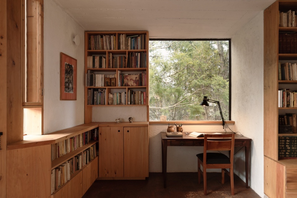 面向绿意的阅读与工作角落,a reading and working corner facing greenery