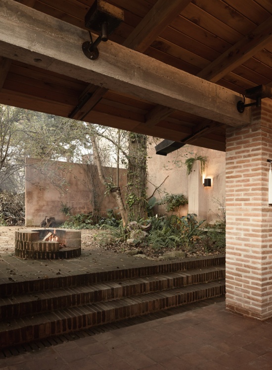 庭院台阶与屋顶结构,courtyard steps and roof structure