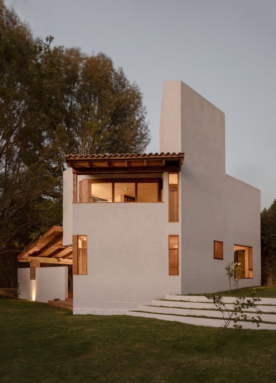 暮色中的住宅外观,exterior of the house at dusk