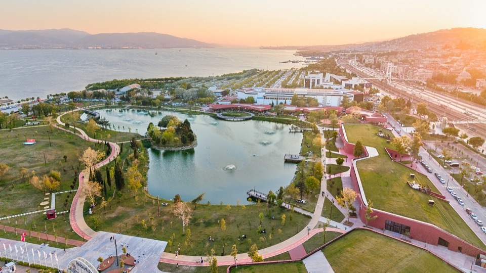 公园、城市与海湾 / Park, city and gulf