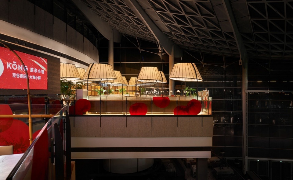 餐厅西侧面 / Westside view of the restaurant