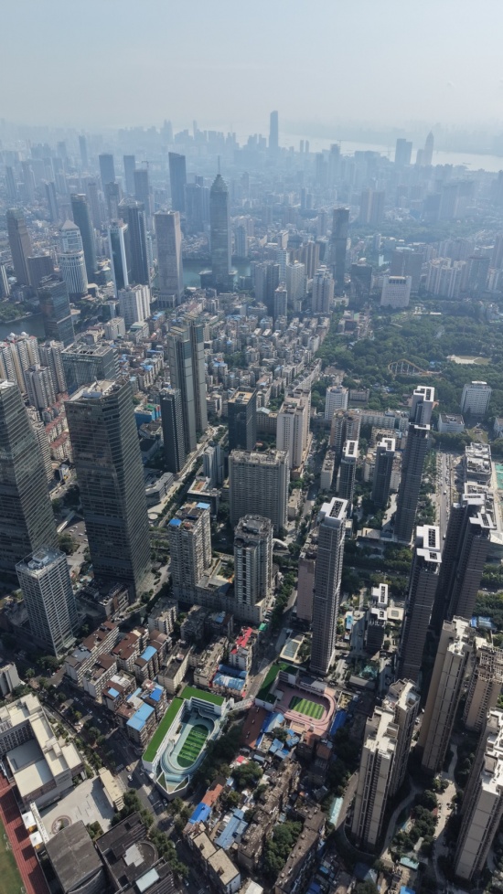 高密度城区中的校区 / Campus within the dense urban fabric