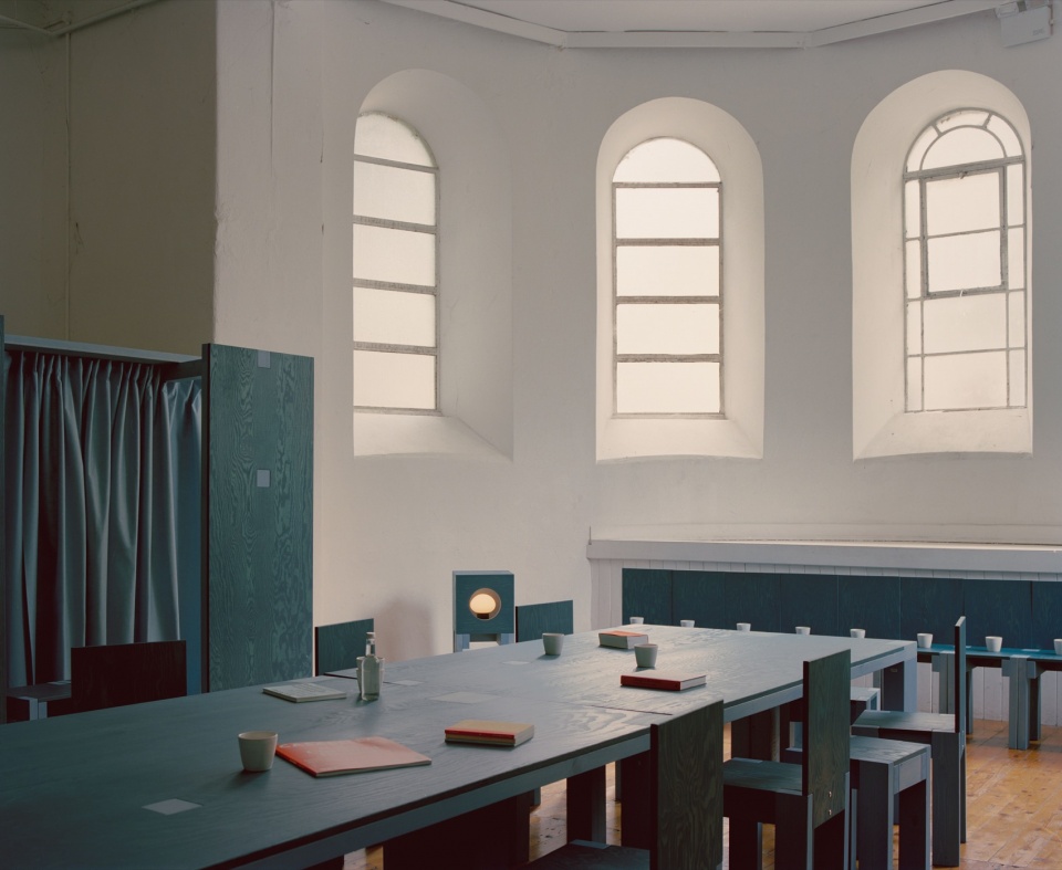 桌椅布置与窗前空间 / Furniture arrangement beside the windows