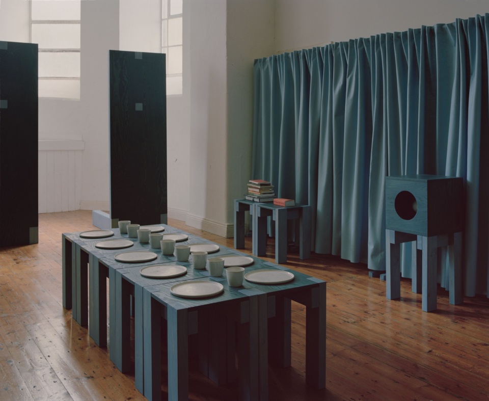 长桌与座椅的组合 / Table and chair arrangement