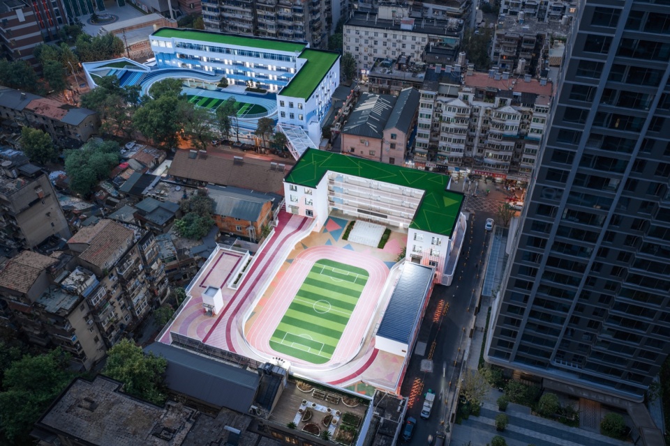 夜色中的两个校区 / The two campuses at night