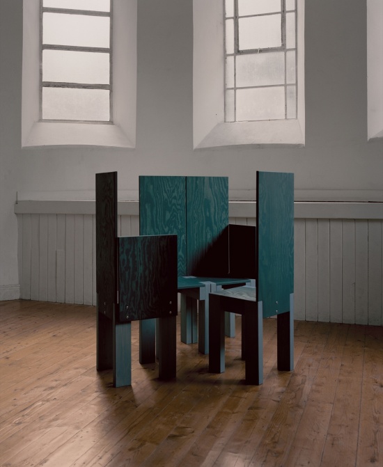 座椅组合与材料细节 / Chair arrangement and material details