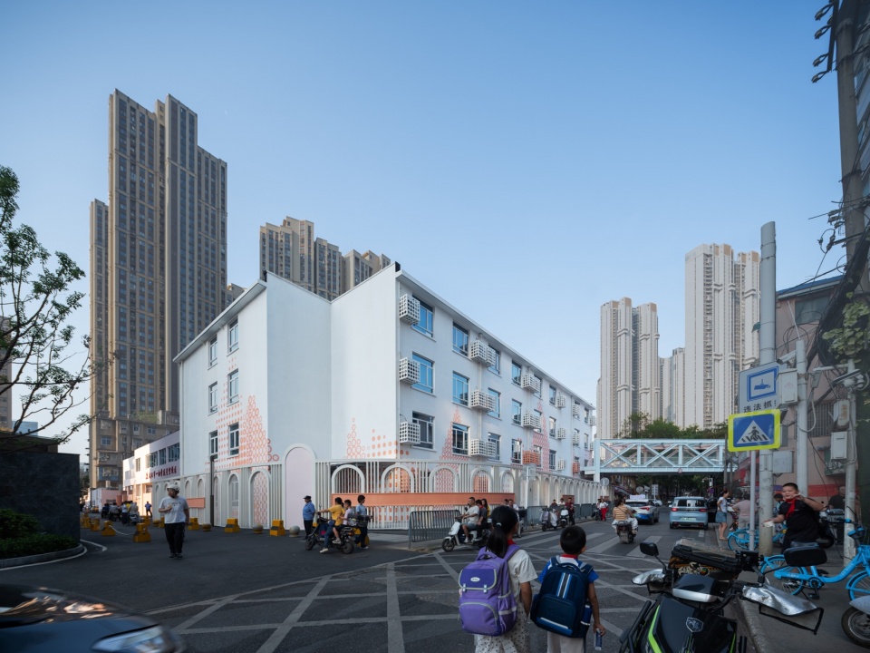 航空校区立面改造后 / Hangkong Campus facade after renovation