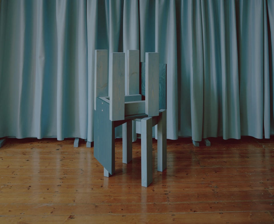 不同座椅之间的形式变化 / Variation between chair forms
