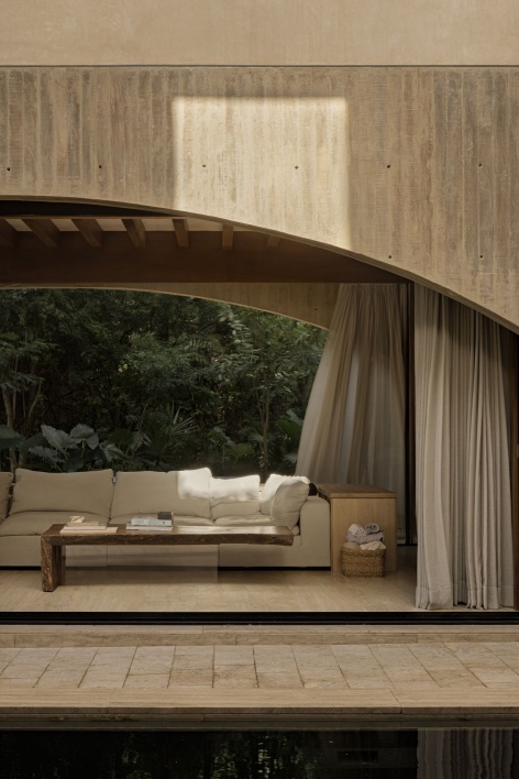 拱券下的起居空间 / Living space beneath the arch