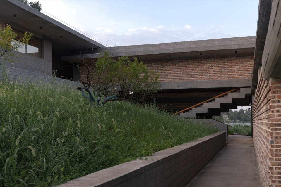 庭院与半室外空间 / Courtyard and semi-outdoor space