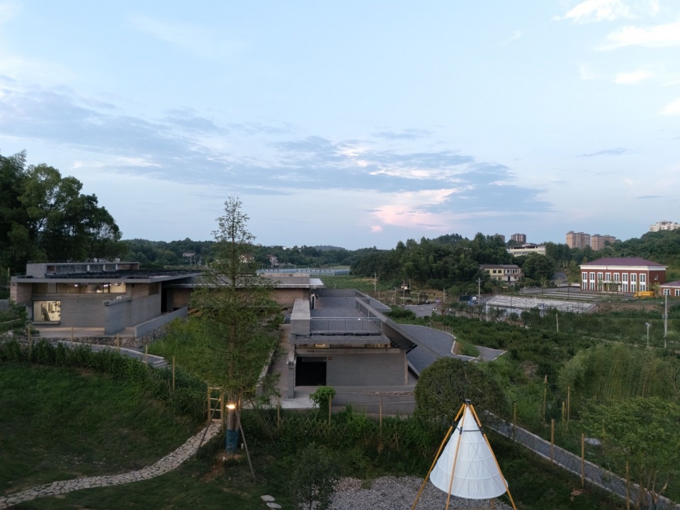 乡村景观中的公共空间 / Public space within the rural landscape