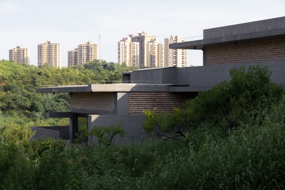 建筑体量与远景 / Building volumes and distant views
