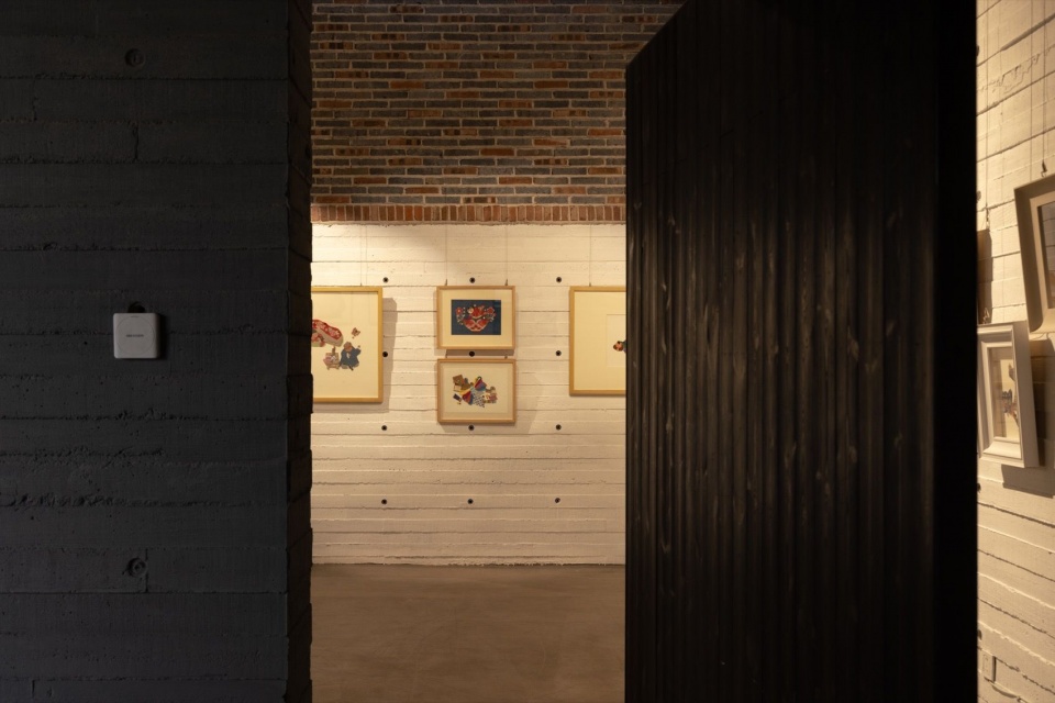展厅门口 / Gallery doorway