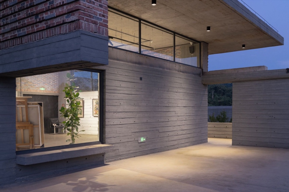 展厅室外 / Outside the gallery