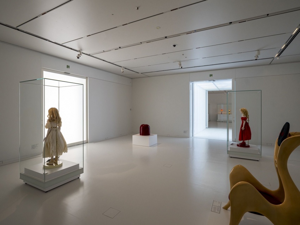 美术馆展厅雕塑展品
