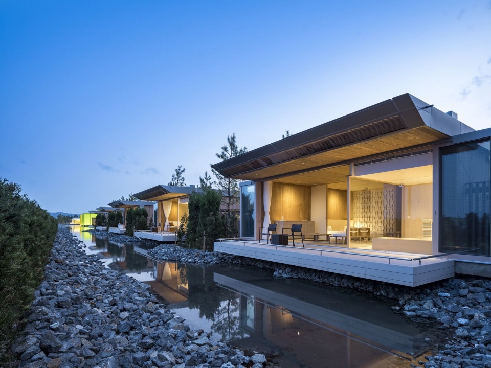 临水的Kielsteg Houses