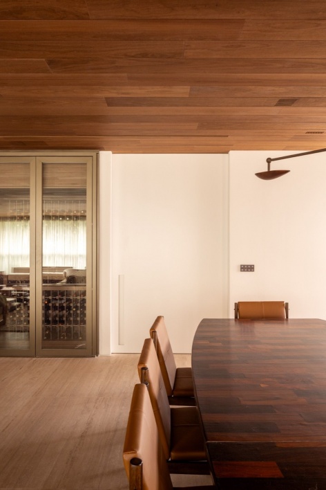 厨房推拉门关闭时 / Kitchen sliding doors closed