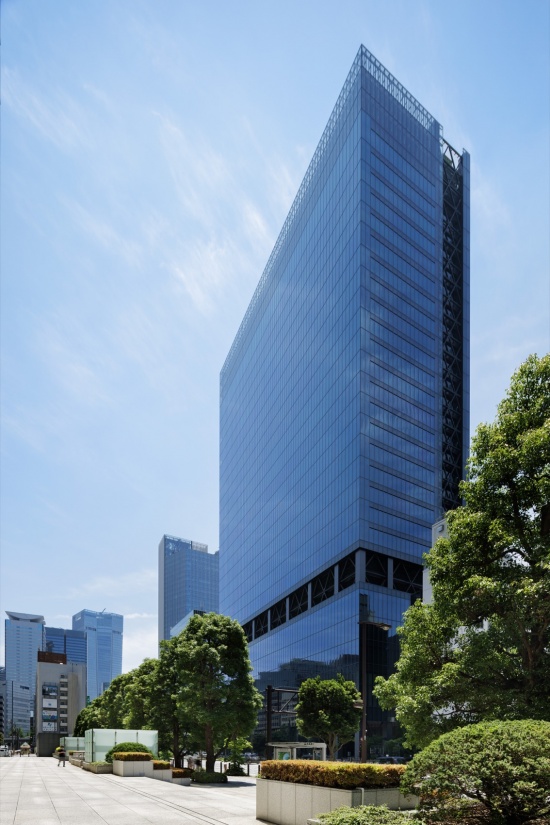 塔楼仰拍 / Looking up at the tower
