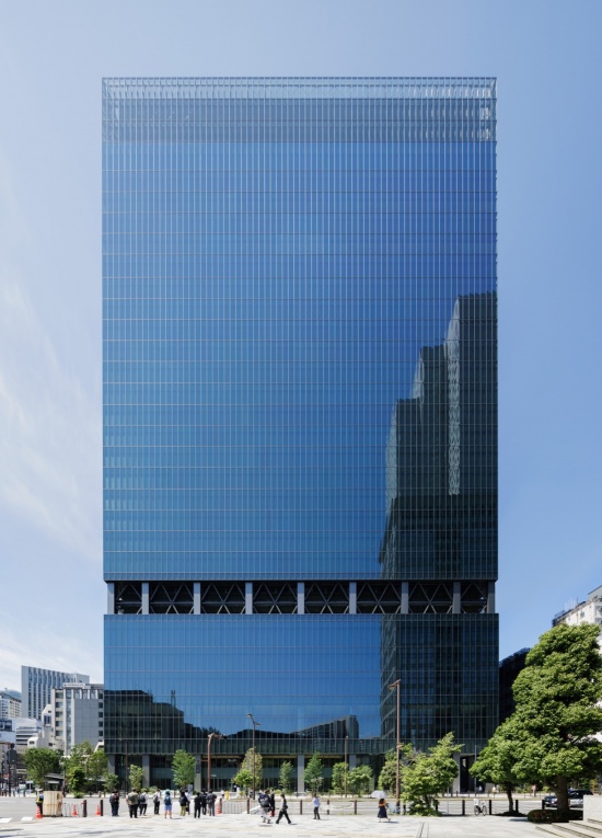 塔楼正立面 / Front facade of the tower