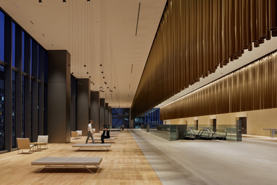 城市大堂木质吊顶 / The timber ceiling of the grand lobby