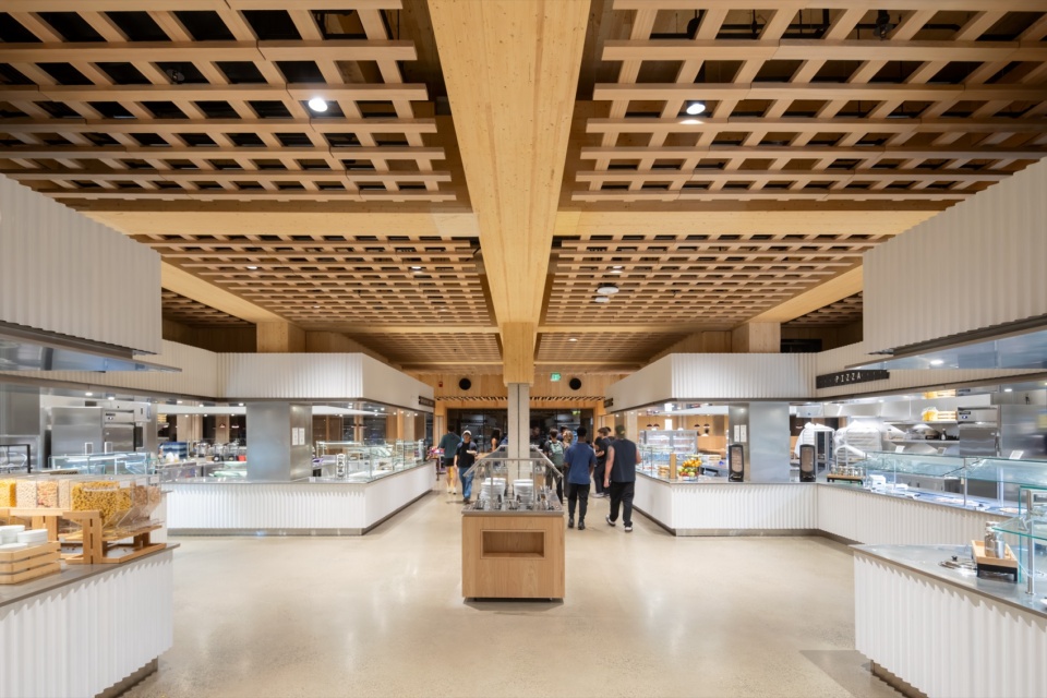 开放式餐厅与供餐区,Open dining hall and serveries