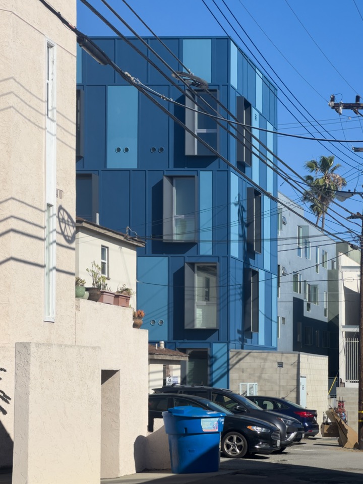 侧立面与窗箱 / Side elevation and window boxes