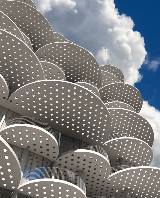 穿孔圆盘顶棚细部 / detail of the perforated disc canopy