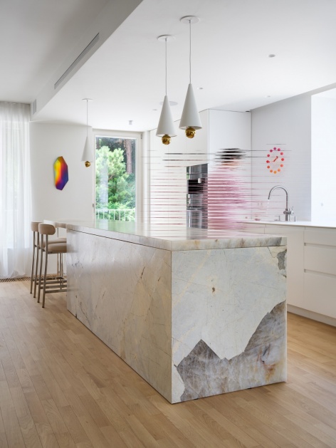 天然石材吧台 / Natural-stone bar counter