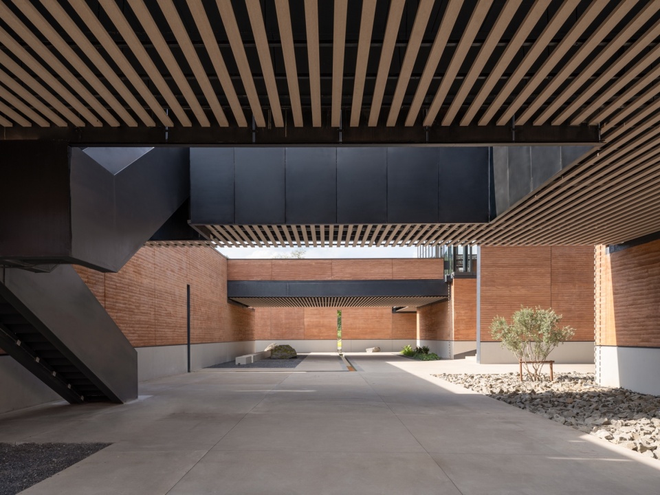 夯土庭院,Rammed-earth courtyard