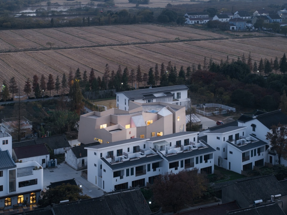 暮色中的鸟瞰 / Aerial view at dusk