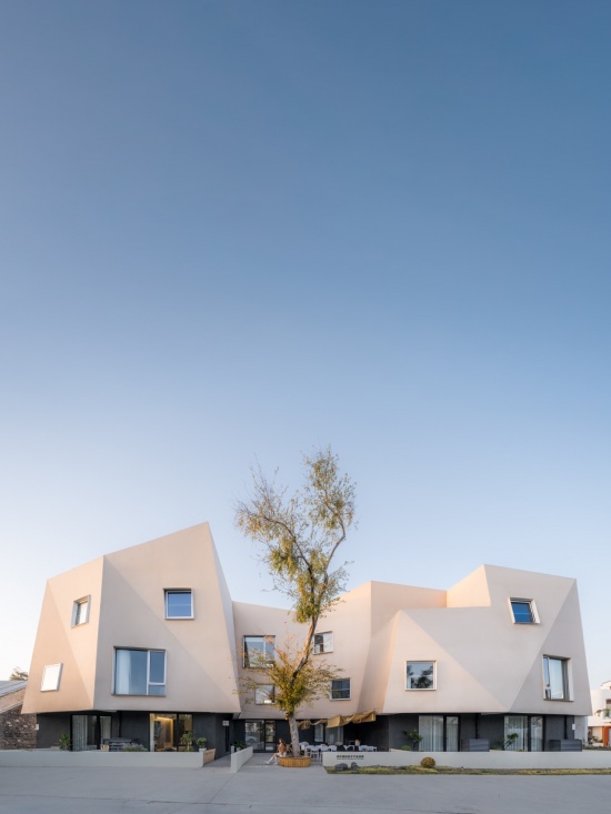 立面日景 / Facade in daytime