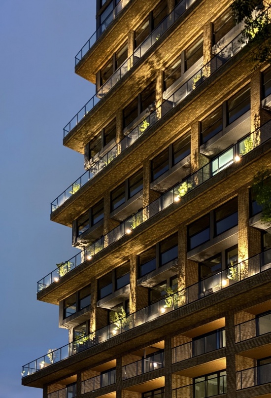 夜间立面 / Facade at night