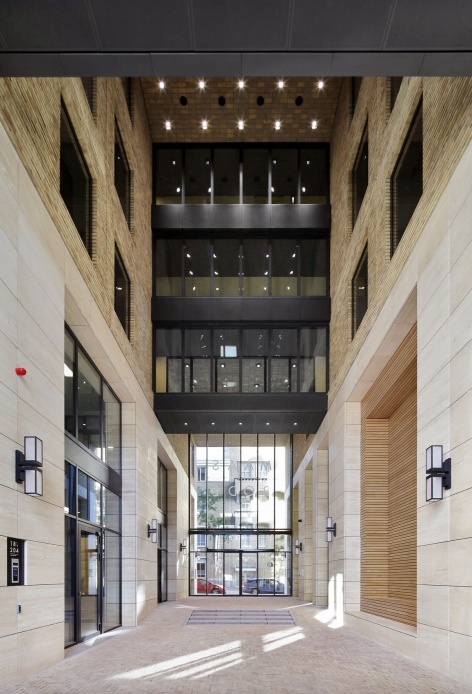 入口街道空间 / Entrance street interior