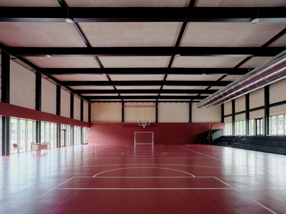 体育馆内部 / Gym interior